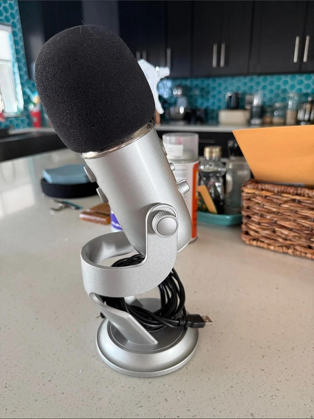 Yeti Silver USB Microphone with Black Foam Windshield